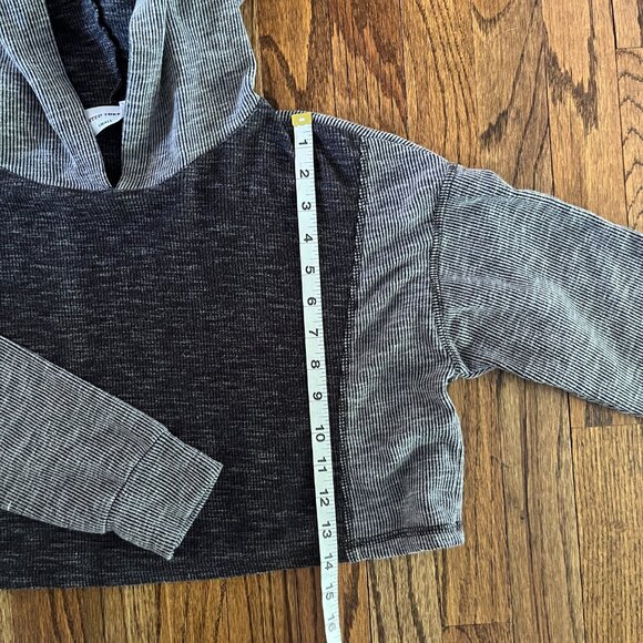Painted Threads Women's Two-tone Grey Cropped Hoodie Size Small - Picture 3 of 8